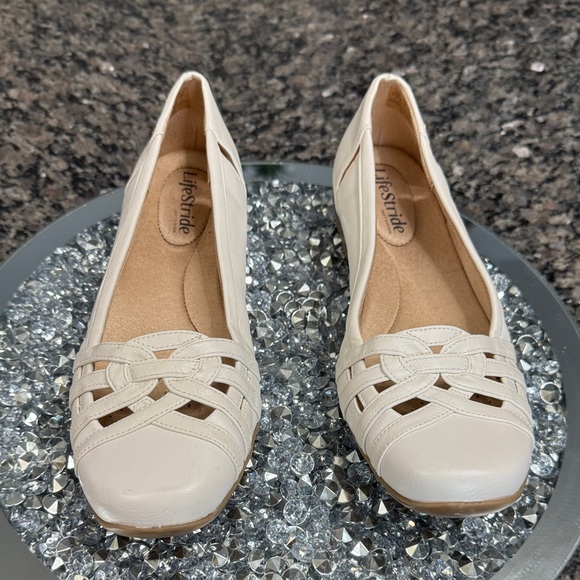 Life Stride Diverse Women's off White or cream Loafers flats NEW 8.5W - Picture 3 of 16